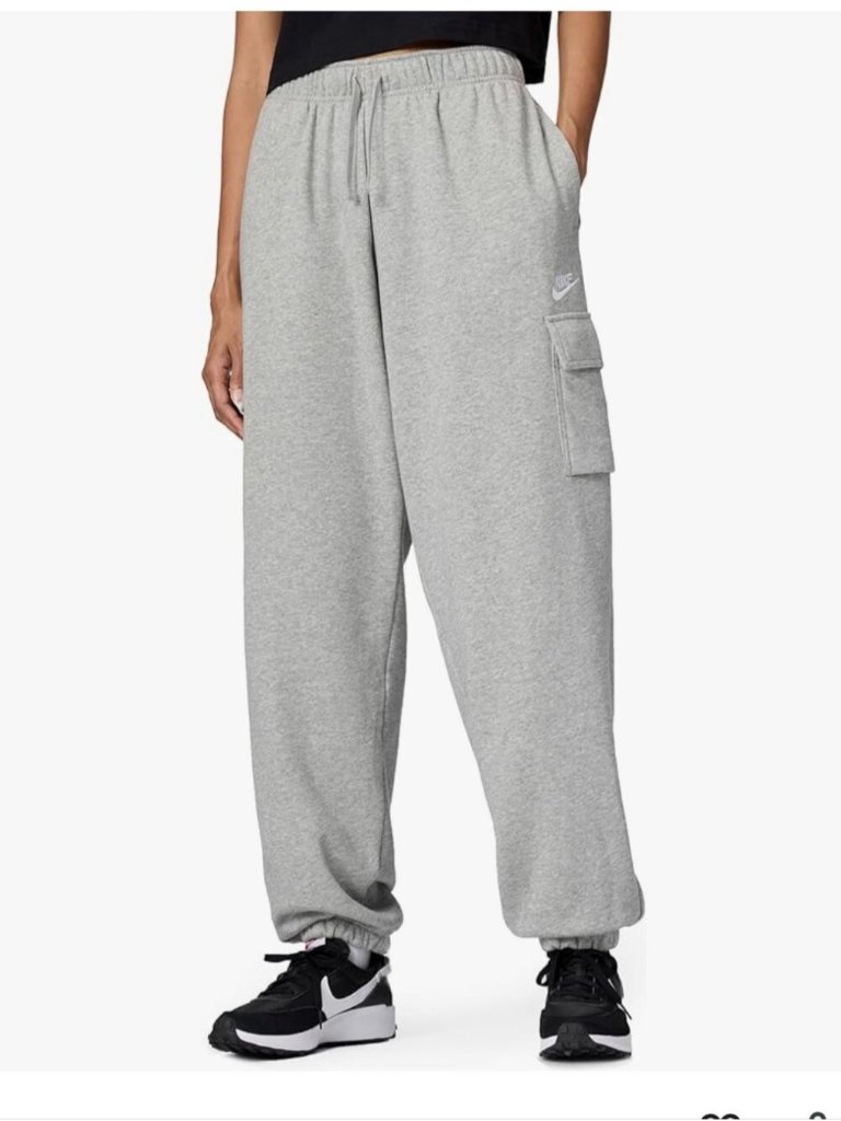 Nike Sportswear Club Fleece Women's Mid-Rise Oversized Cargo Sweatpants Grey